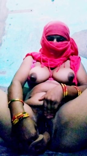 Thrilling moment from &quot;Meri desi chudai ki bhuki bhabhi ne dildo se choot kaa pani nikala&quot;