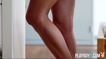 The sexiest brunette model babe alive today is named Gloria Sol