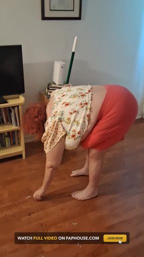Big Belly Beauty Nurse Vick Cleans up Messy Floor