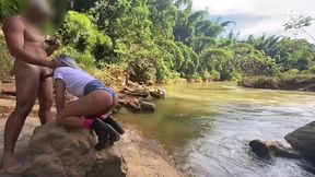 macho casado fudeu o cuzinho da amante no meio do mato