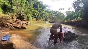 macho casado fudeu o cuzinho da amante no meio do mato