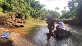 macho casado fudeu o cuzinho da amante no meio do mato