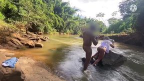 macho casado fudeu o cuzinho da amante no meio do mato