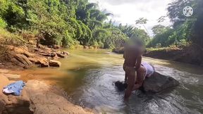 macho casado fudeu o cuzinho da amante no meio do mato