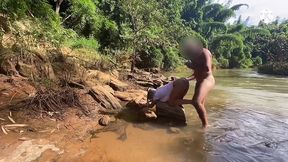 macho casado fudeu o cuzinho da amante no meio do mato
