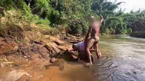 macho casado fudeu o cuzinho da amante no meio do mato