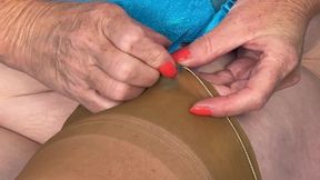 Mrs Mature Feet Agrees to Do a Photoshoot Part 1. 540