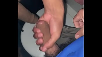 NO BANHEIRO DA BOATE PARTE 1
