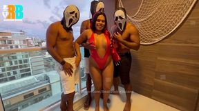 festinha de halloween realizador baiano - kriss hotwife sendo fodida por 3 bbc na frente do corno manso. brazilian bull fucking hotwife in gangbang amateur