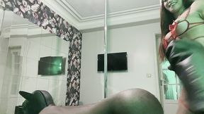 priscila araujo entregando presente de natal pra fa e da uma fodida gostosa no cuzinho dele