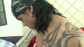 Boot tranny ans strange guy have sex