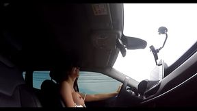 Dois rapazes timidos na carona da pernocas