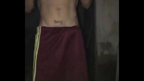Tomei leite do novinho dotado no terreno abandonado