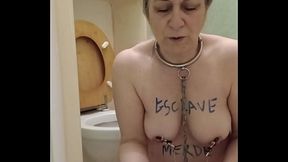 2025 01 15 Esclave F autoseance truie humiliee leche wc