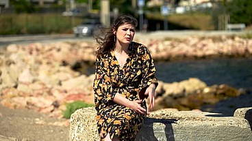 Deux beaux mecs, une ambition naturelle pour Aurora, 39ans...