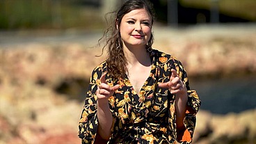 Deux beaux mecs, une ambition naturelle pour Aurora, 39ans...