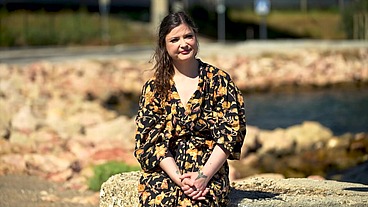 Deux beaux mecs, une ambition naturelle pour Aurora, 39ans...