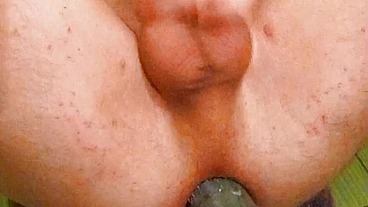 I got a healthy dildo in my broken prolapse and I cum without using my hands