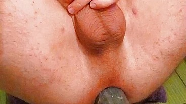 I got a healthy dildo in my broken prolapse and I cum without using my hands