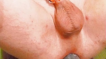I got a healthy dildo in my broken prolapse and I cum without using my hands