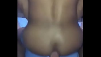 Viado guloso sentando na pica com muita vontade - Veja completo em  http://garotosdotados.com/gays-transando/