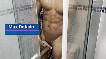TOMANDO UM BANHO BEM GOSTOSO
