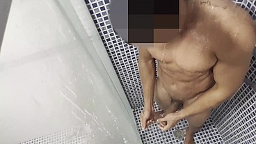 TOMANDO UM BANHO BEM GOSTOSO