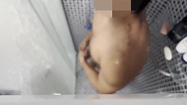 TOMANDO UM BANHO BEM GOSTOSO