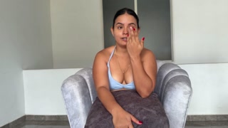 HERMANASTRA CALIENTE LLEGA DEL GYM EN BUSCA DE POLLA