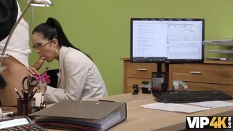 Elis Dark spreads her legs for cash during a steamy audition