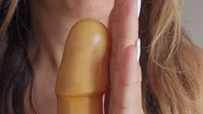 Story of an exposed ass with a wooden dildo
