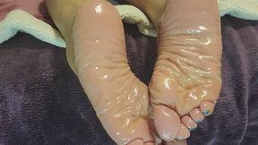 Very Oily feet play