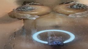 petite douche avec moi ?