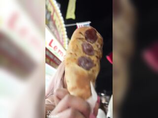 Str8rich saw fijii had her 1st pizza on a stick at rodeo Houston