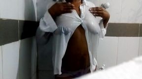 Sri Lankan Bathroom Bath Fun