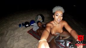 baiana quis dar no meio da praia do nudismo no rio de janeiro- preta fogosa - joao o safado