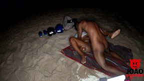 baiana quis dar no meio da praia do nudismo no rio de janeiro- preta fogosa - joao o safado