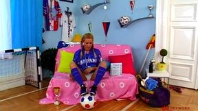 plays with leather and plastic balls 5625h