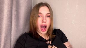 A Girl with a Juicy Ass Cums While at Home Alone