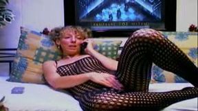 Webcam chat session with snaky mature bitch in fishnet body pantyhose