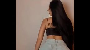 Novinha do rostinho lindo dancando