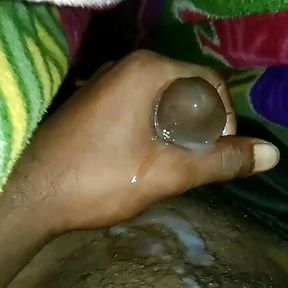 bihari boy cumming rajai me lund ka paani nikala