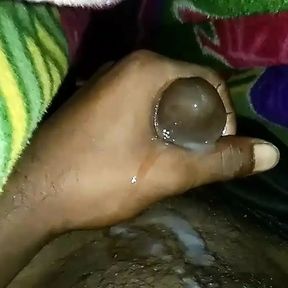 bihari boy cumming rajai me lund ka paani nikala