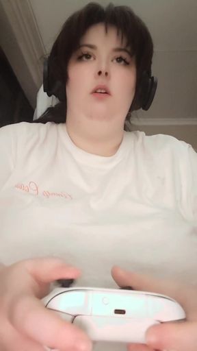 BBW Gamer Girl Masturbating Her Fat Pussy