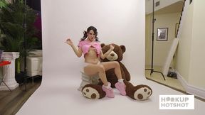bts - aviana violet shows her amazing curves in a sexy photoshoot!