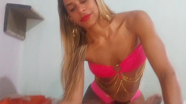ESPOSA BEBENDO TODO LEITINHO DO CORNO