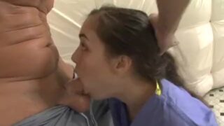Bruneta Sasha Grey o ia adânc în fundul ei strâmt