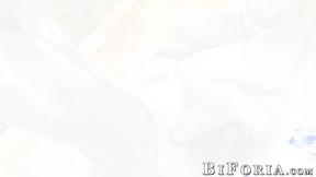 ”Fetish lad Dante Colle in bareback bi sex outdoor 3way”