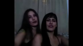 Hermanas Argentinas moviendo el culo