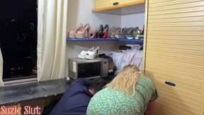 Naughty MILF Offers Anal Sex to Internet Technician to Pay for the Service